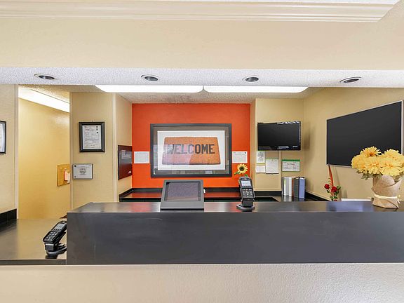 Lobby and Guest Check-in