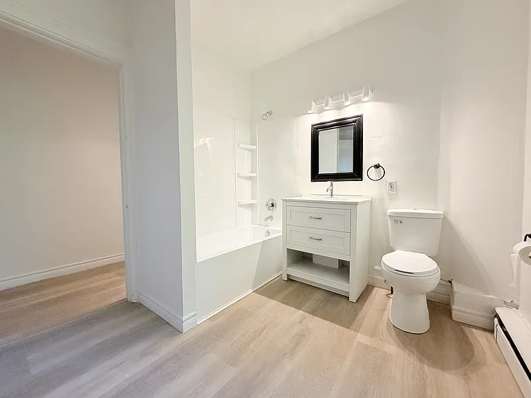 537 Confederation St #7 — Photo 12