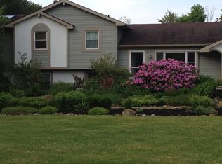 10825 Stafford Rd, Chagrin Falls, OH 44023