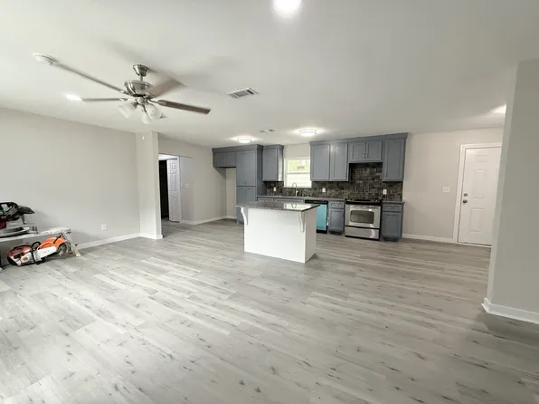 2894 Alice St, Orange, TX 77632