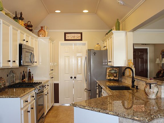3rd image of 6011 Pepperwood Cir