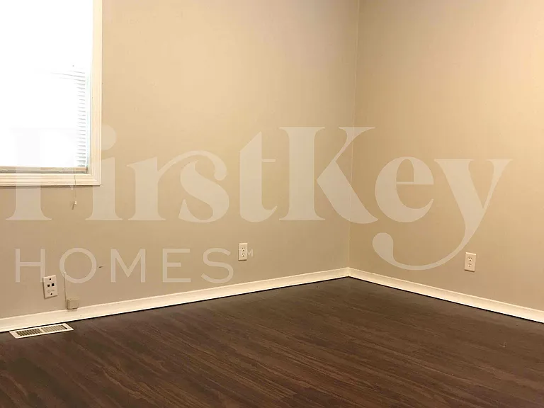 4113 Alberta St — Photo 9