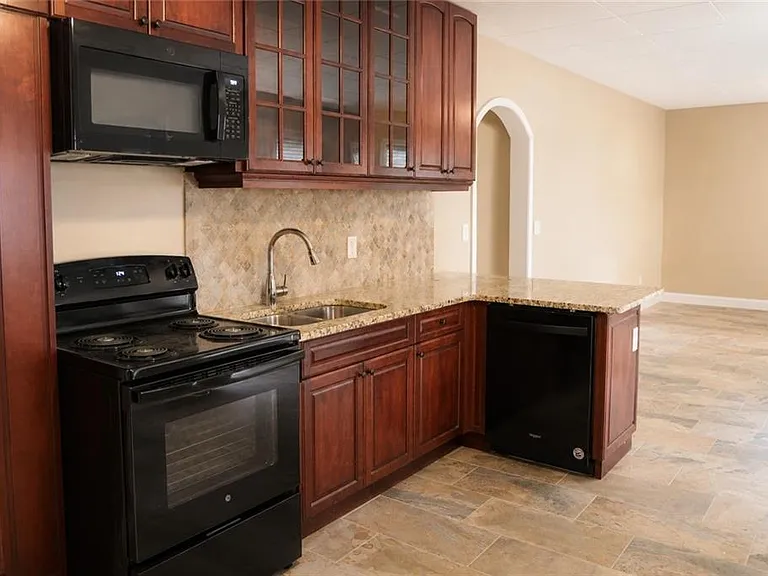 340 Nell Ct — Photo 27