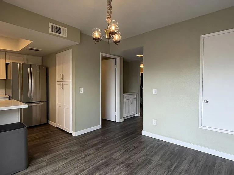 1013 W Linden St #11 — Photo 5
