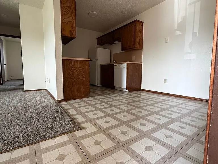 Fox Valley Apartments — Photo 34
