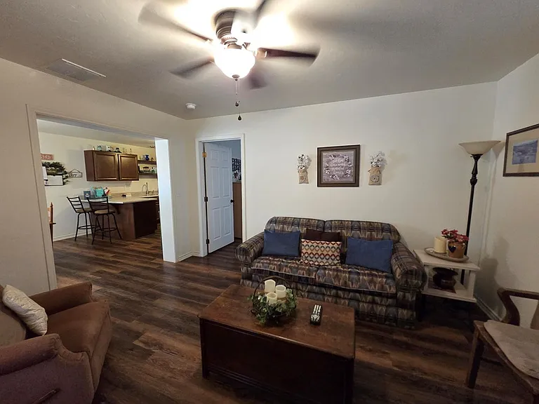 1006 E Highway St — Photo 17
