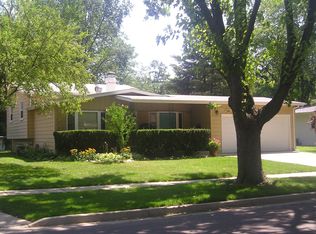 1307 Dakota Dr, Elgin, IL 60120