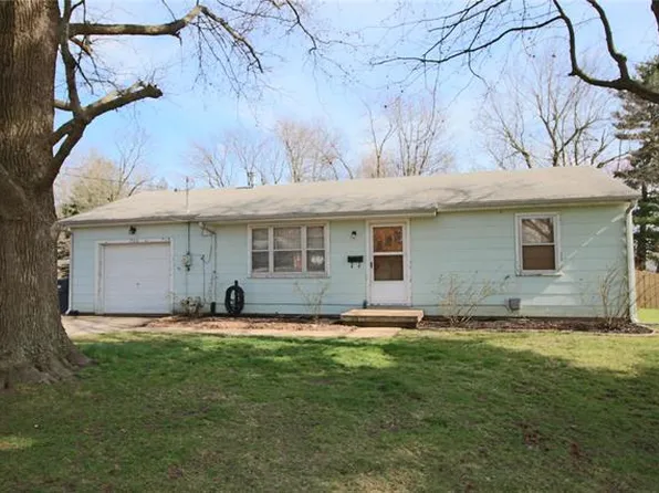 1908 E A St, Belleville, IL 62221