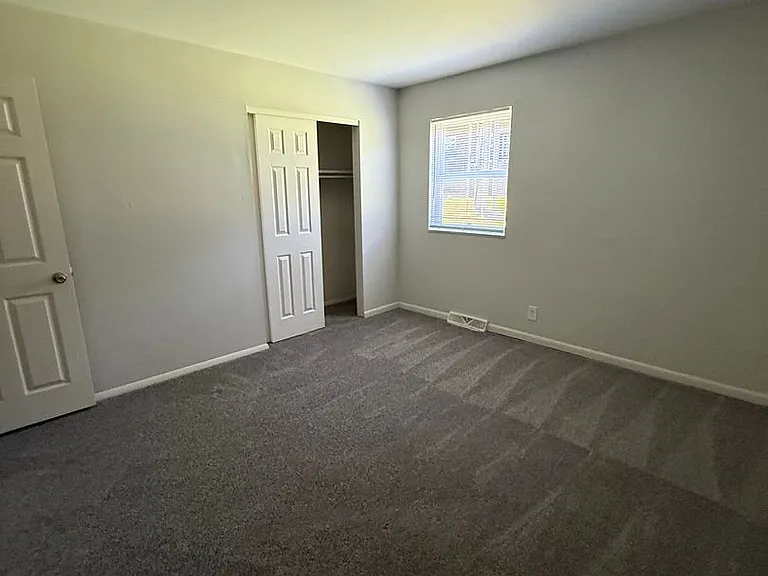 Fairmont Apartments — Photo 14