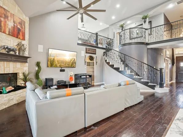 400 Shadow Creek Dr, Desoto, TX 75115