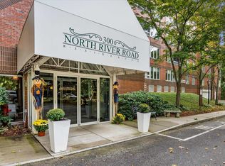 300 River Rd APT 104, Manchester, NH 03104