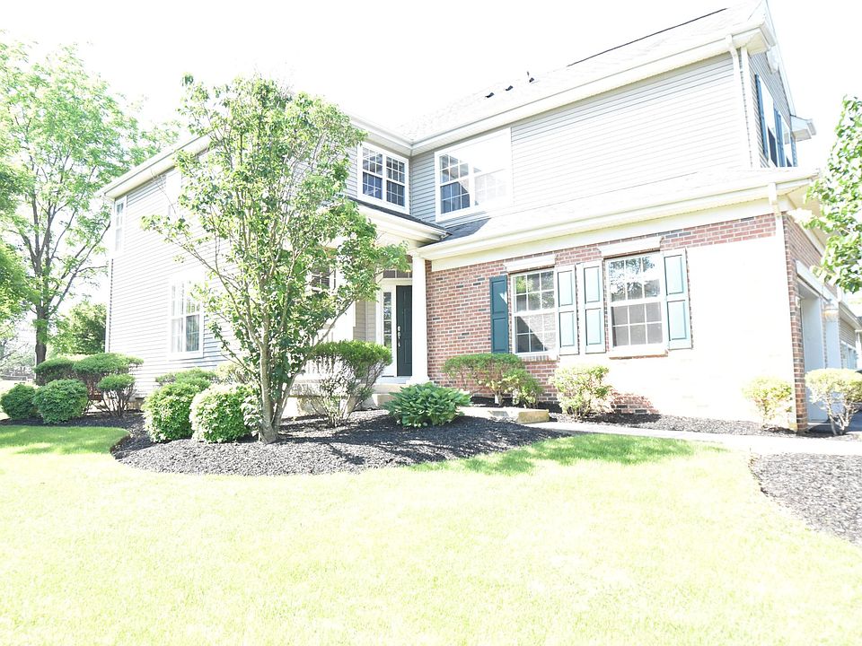 beautifully landscaped end unit townhouse front view