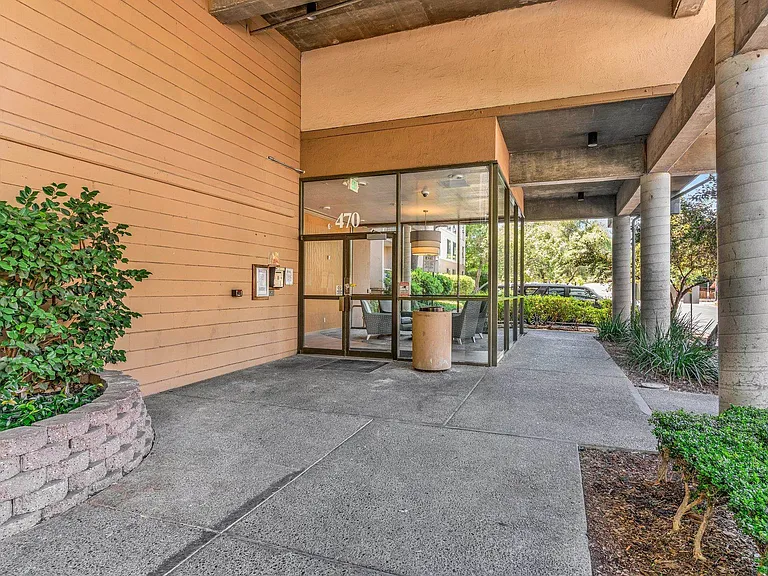 470 N Civic Dr #105 — Photo 4