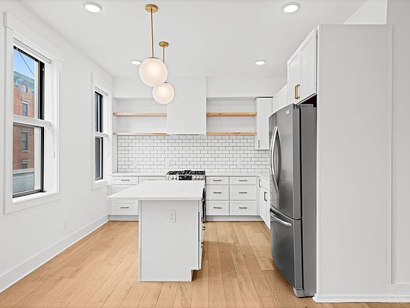 5th image of 1909 Race St #2