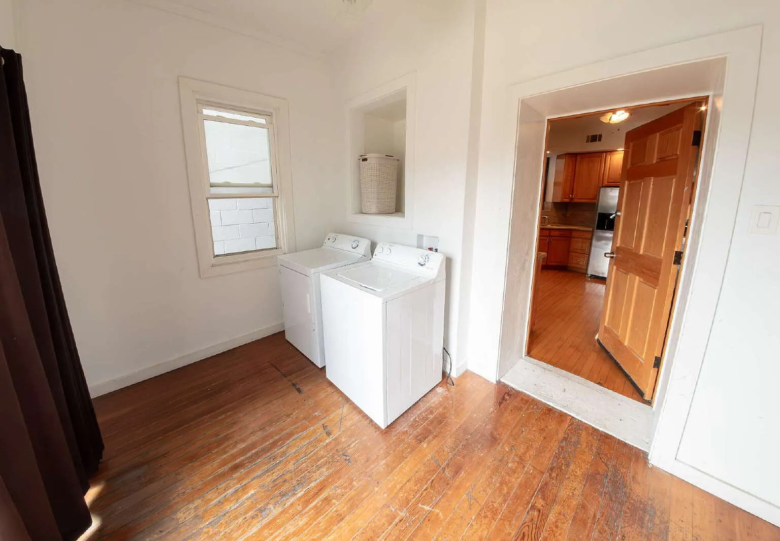 3 bed, 1.0 bath, 1200 sqft, $2,500 — Photo 4
