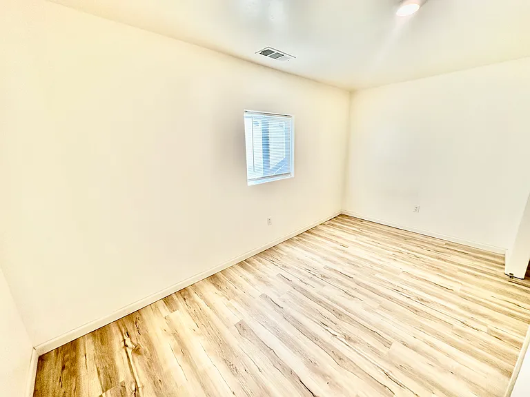5012 W Olive Ave — Photo 13