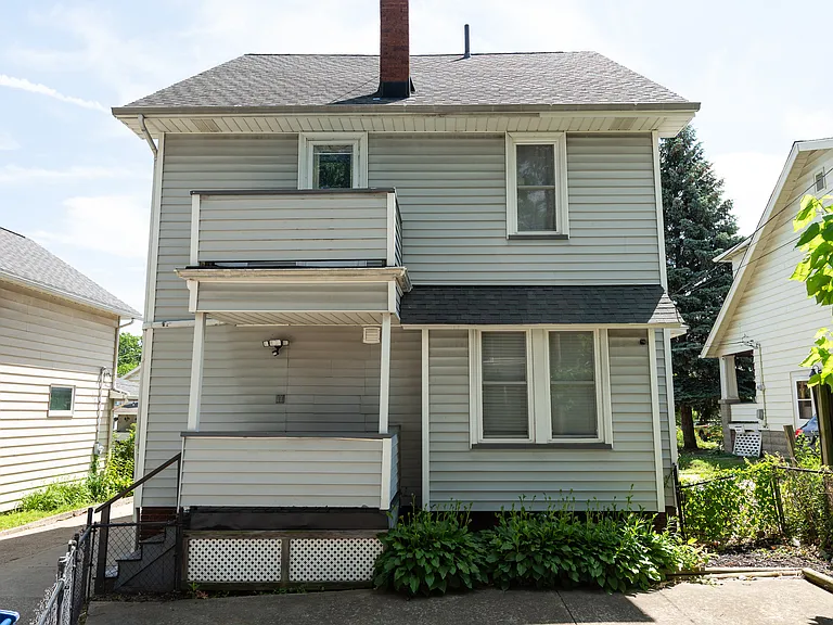 1646 Wyandotte Ave — Photo 24
