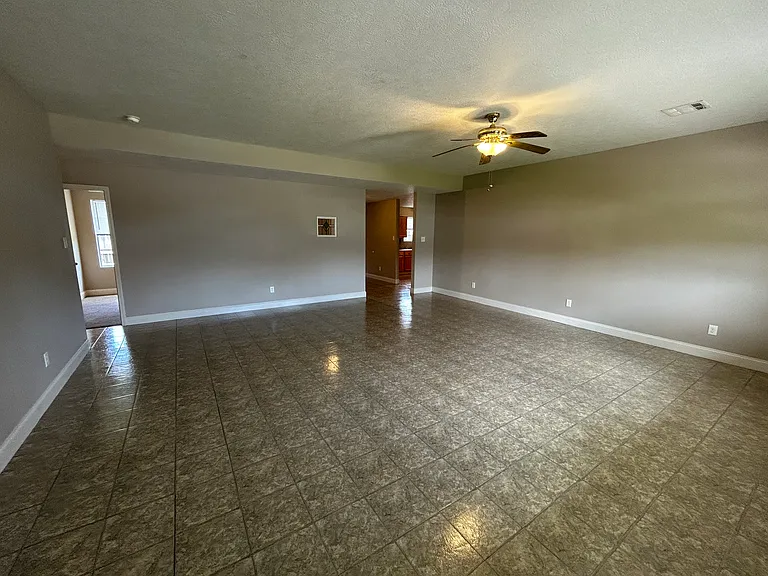 5022 Hawthorn Dr — Photo 4