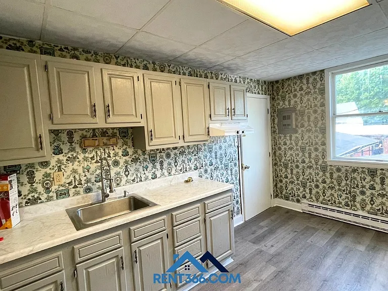 929 Center St #3 — Photo 1