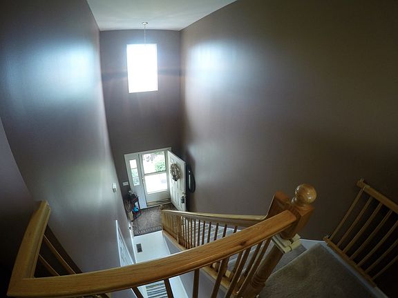 5th image of 646 Sterling Ct
