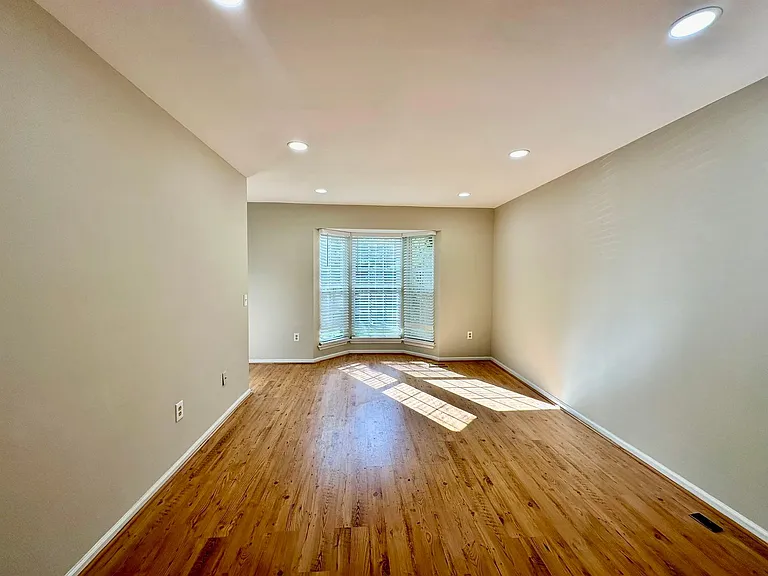 4 Abbey Bridge Ct — Photo 6