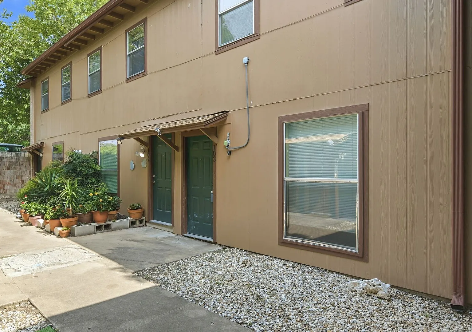 2319 Greenfield Pkwy — Photo 1