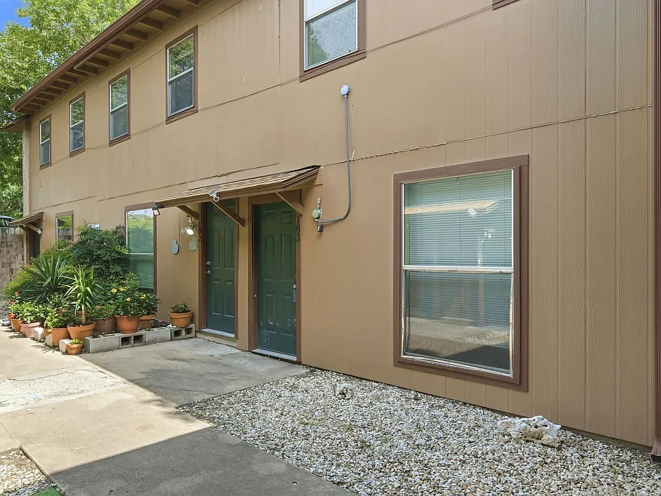 2319 Greenfield Pkwy