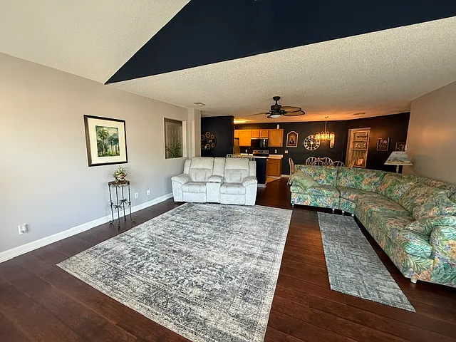 4319 Lotus Ct #F — Photo 12