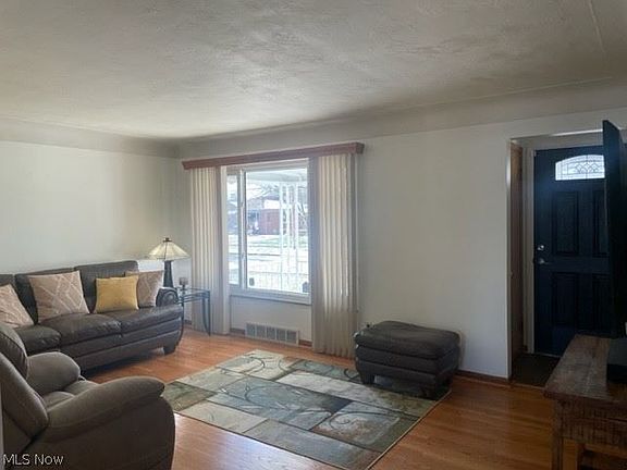 3rd image of 6463 Fernhurst Ave