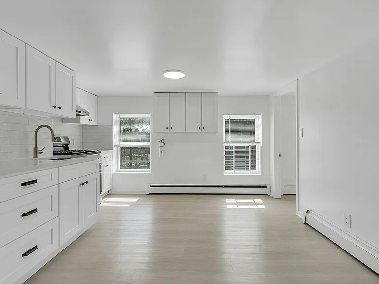 65 Saint Pauls Ave #3 — Photo 8