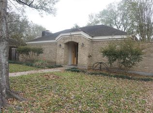 15418 Pleasant Valley Rd, Houston, TX 77062