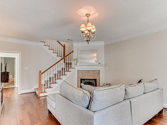 5th image of 929 Mitchell Lane