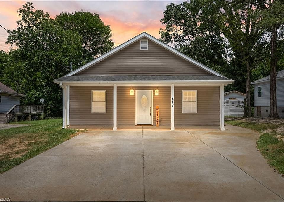 1st image of 213 Holt St