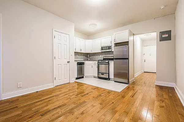 Rented by Dixon Advisory USA Inc. | media 4