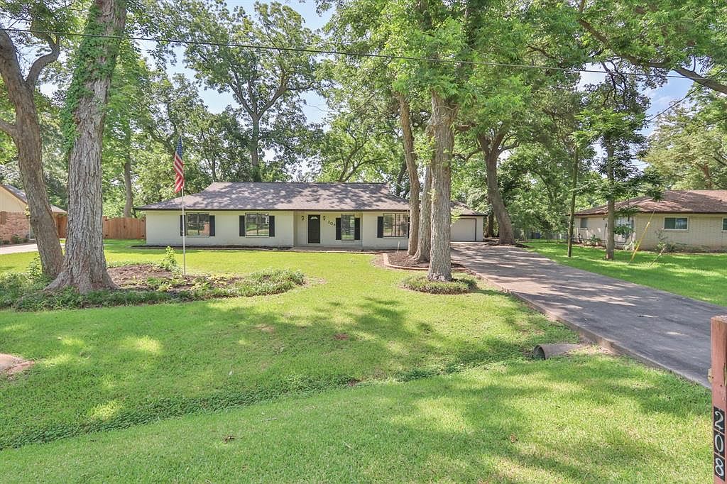 208 Van Winkle St, Lake Jackson, TX 77566 MLS 91858393 Zillow