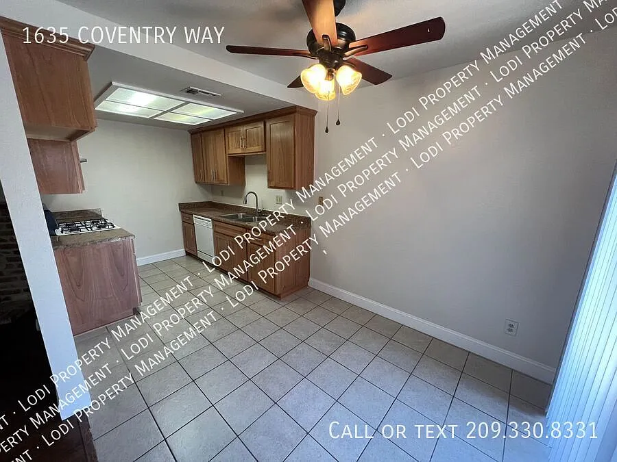 3 Bedroom 2 Bath Duplex — Photo 4