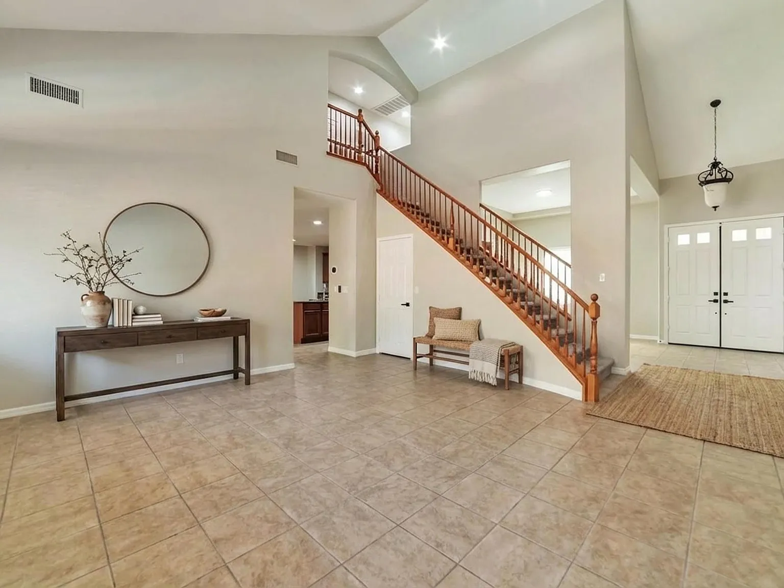 5 bed, 3653 sqft, $4,200 — Photo 3
