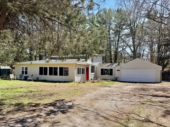 17684 Robbins Rd, Grand Haven, MI 49417