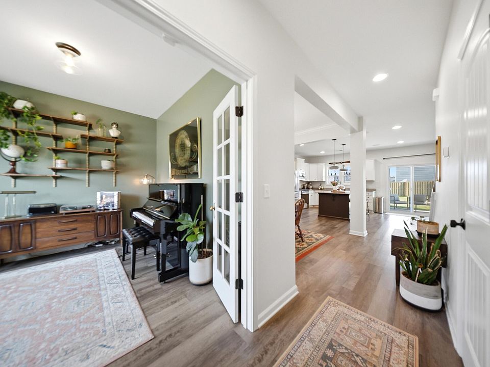 1st image of 3055 Litchfield Ave