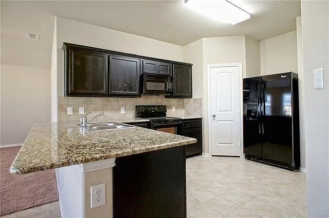 4 bed, 1819 sqft, $2,145 — Photo 4