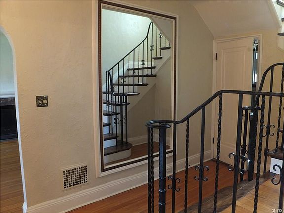 5th image of 3560 E Genesee St