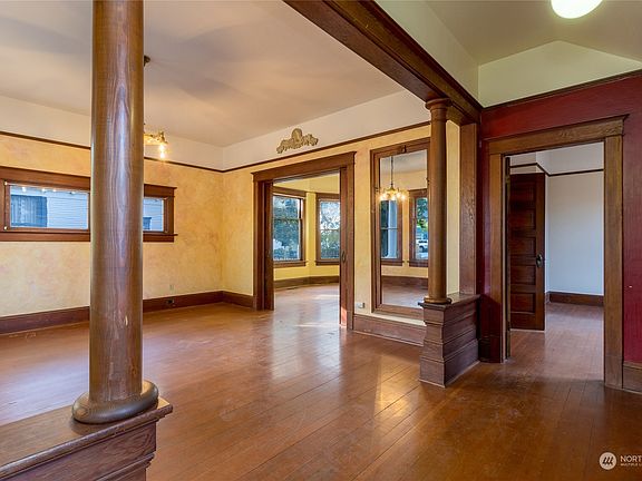 5th image of 215 N Clinton Street
