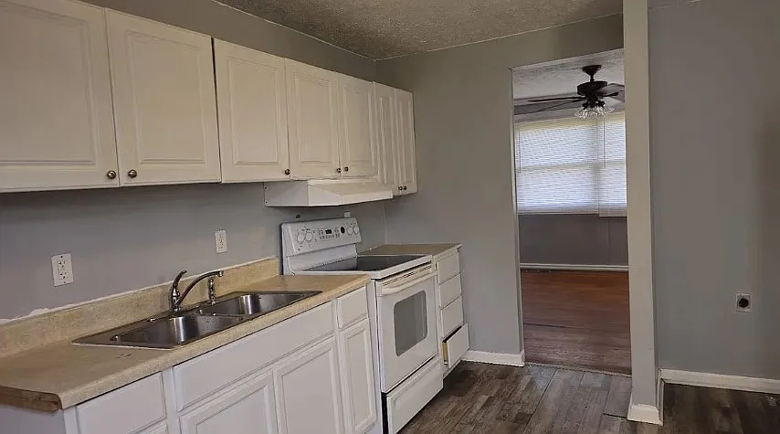 Building Photo - 137 Latimer Rd #137
