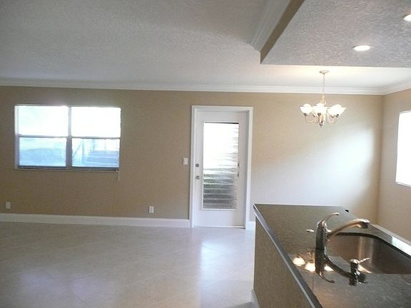 4th image of 160 Monaco Ct #D
