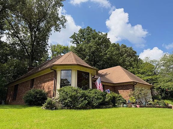 3rd image of 2249 Easton Dr