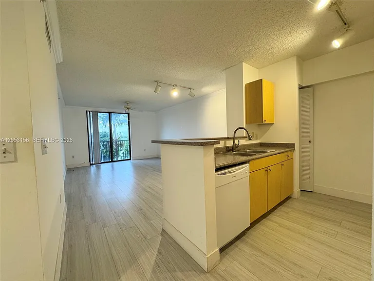 1919 Van Buren St #506A — Photo 2