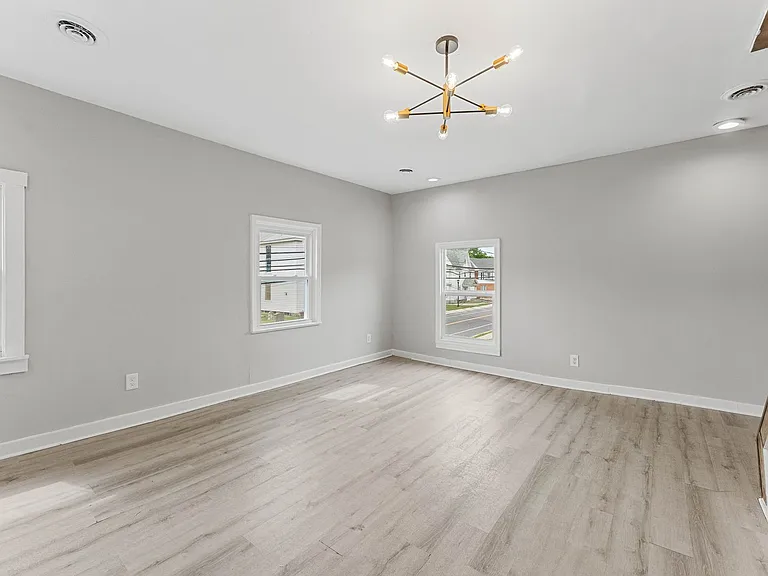 120 S Main St — Photo 18