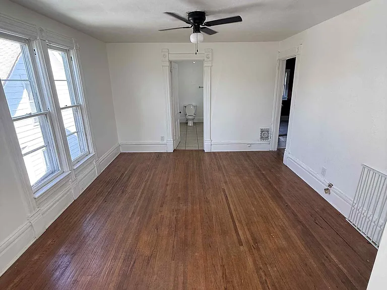 1021 Harlem Blvd #2 — Photo 6
