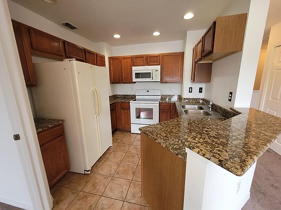 3rd image of 4600 Moody Blvd E