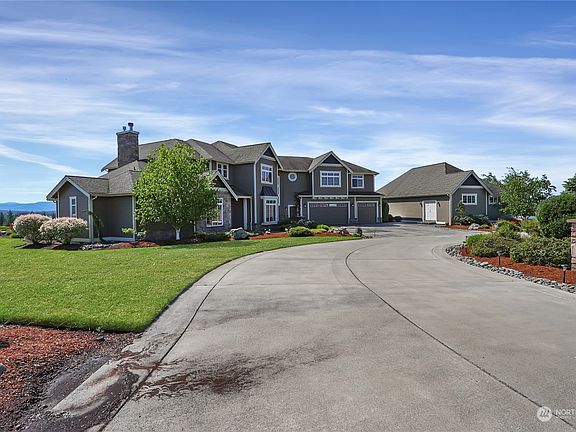 2nd image of 2416 Cascade Drive E